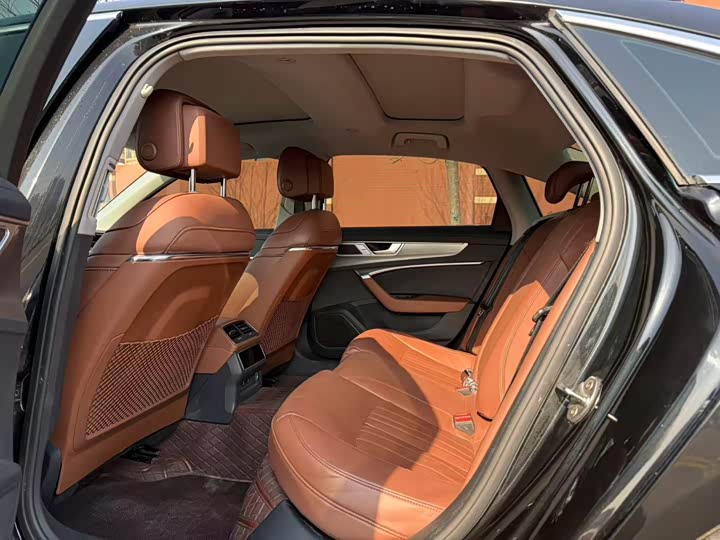 Фото 6 - Audi A6L