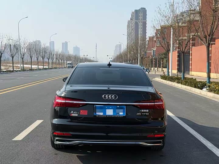 Фото 8 - Audi A6L