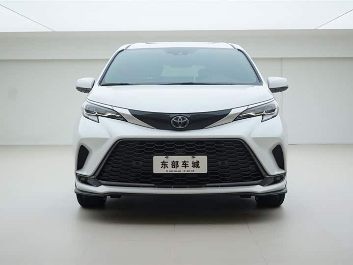 Фото 2 - Toyota Granvia