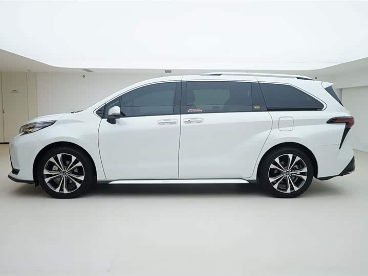 Фото 3 - Toyota Granvia