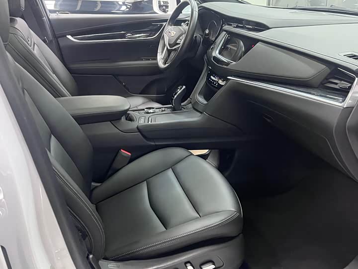 Фото 4 - Cadillac XT5