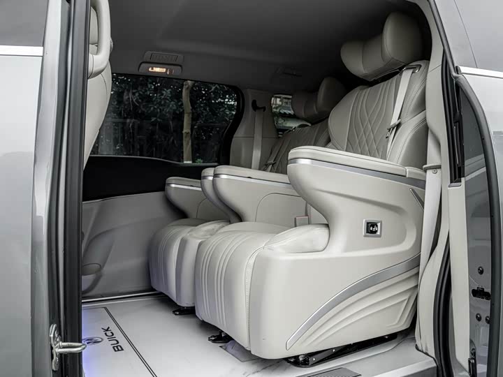 Фото 9 - Buick GL8 ES