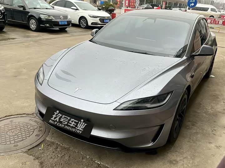 Фото 1 - Tesla Model 3