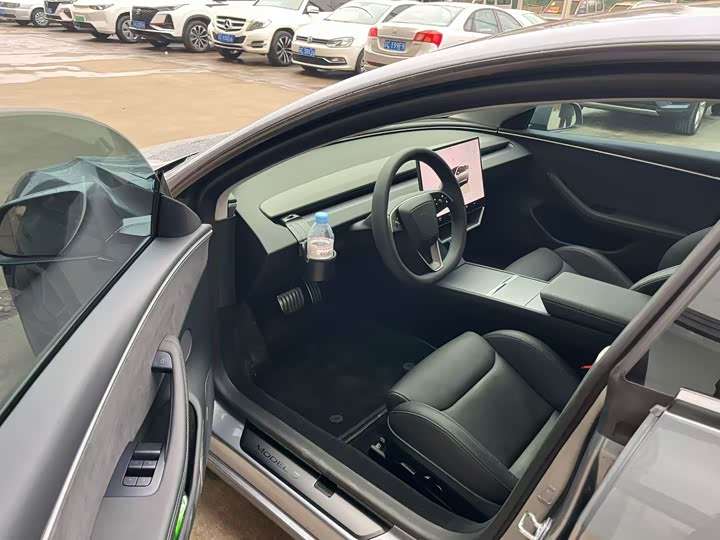 Фото 2 - Tesla Model 3