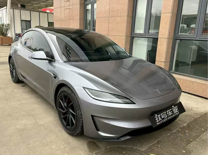 Фото 3 - Tesla Model 3