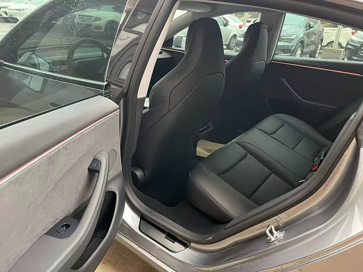 Фото 4 - Tesla Model 3