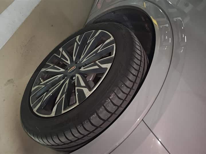 Фото 6 - Hongqi HS5