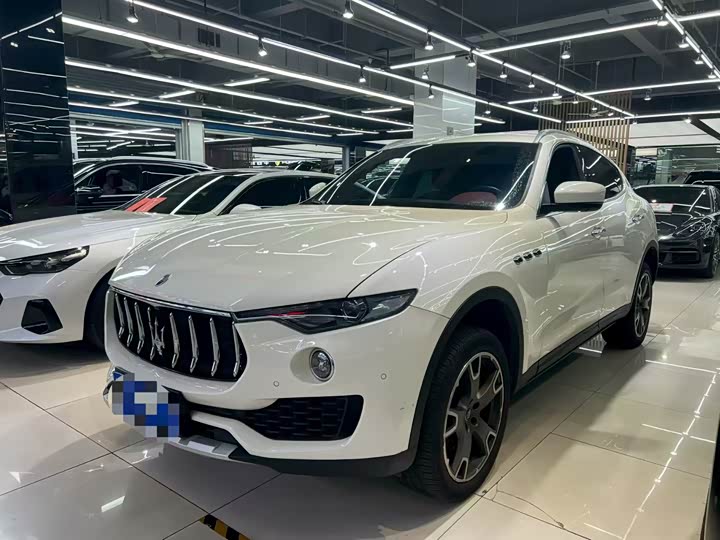 Фото 1 - Maserati Levante