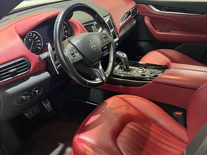 Фото 3 - Maserati Levante