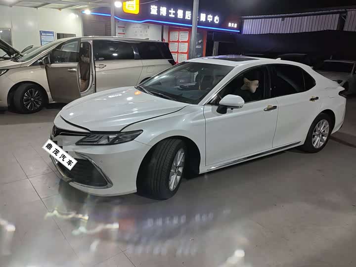 Фото 1 - Toyota Camry