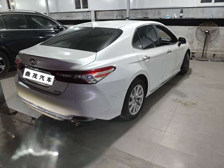 Фото 3 - Toyota Camry