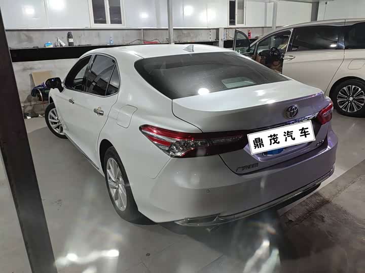 Фото 4 - Toyota Camry