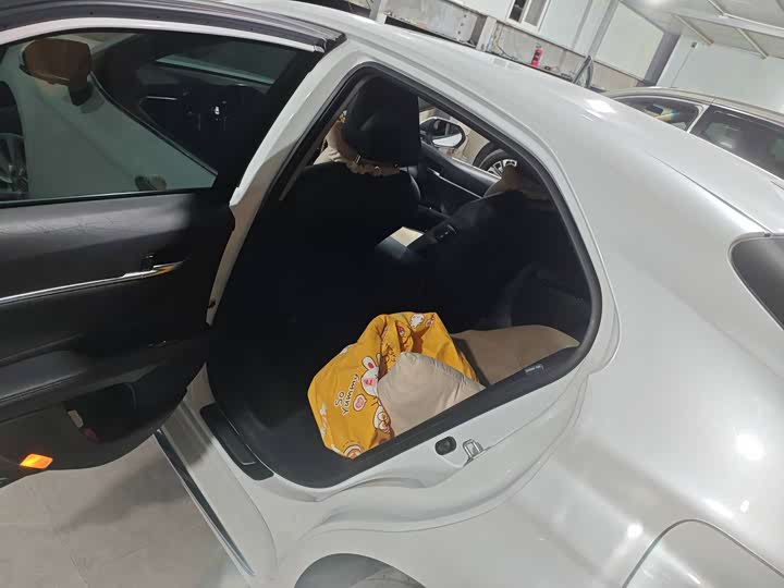 Фото 5 - Toyota Camry