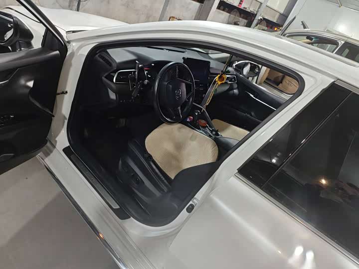 Фото 6 - Toyota Camry