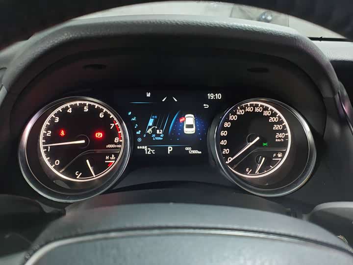 Фото 9 - Toyota Camry