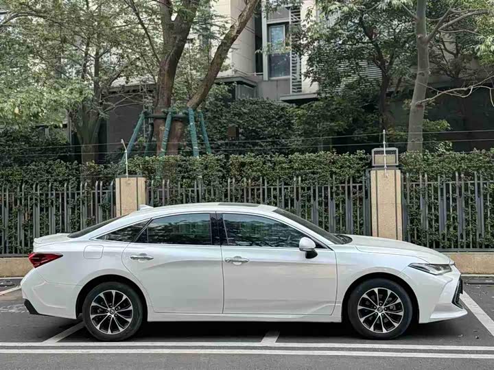 Фото 4 - Toyota Avalon