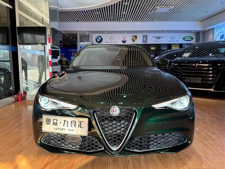 Фото 2 - Alfa Romeo Giulia