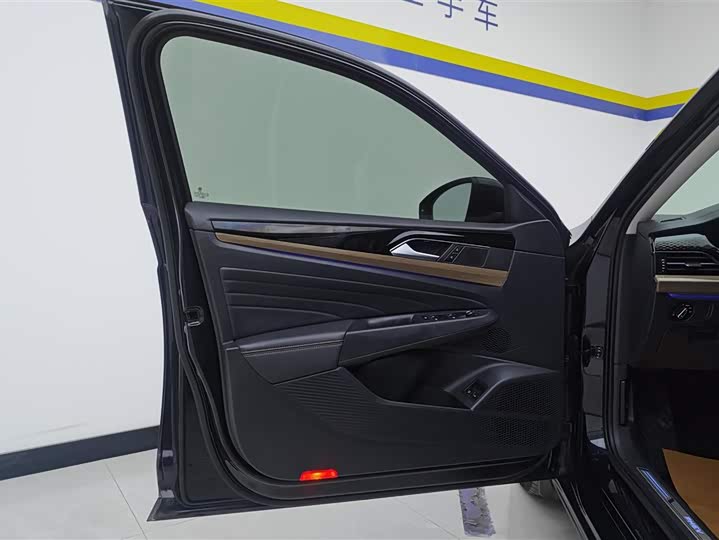 Фото 7 - Volkswagen Passat Hybrid