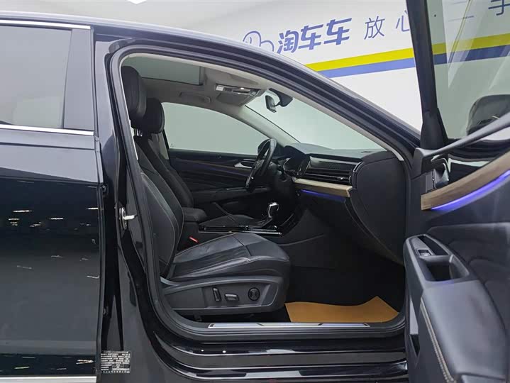 Фото 8 - Volkswagen Passat Hybrid