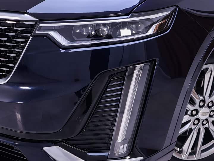 Фото 4 - Cadillac XT6