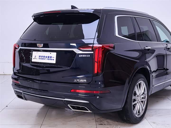 Фото 8 - Cadillac XT6