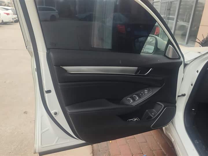 Фото 7 - Honda Accord