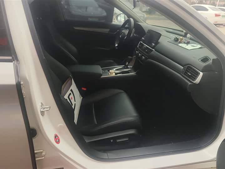 Фото 8 - Honda Accord