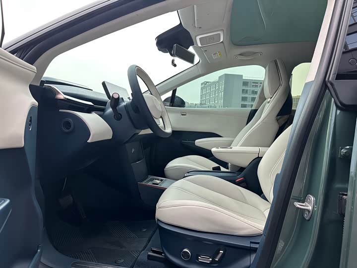 Фото 8 - Zeekr X