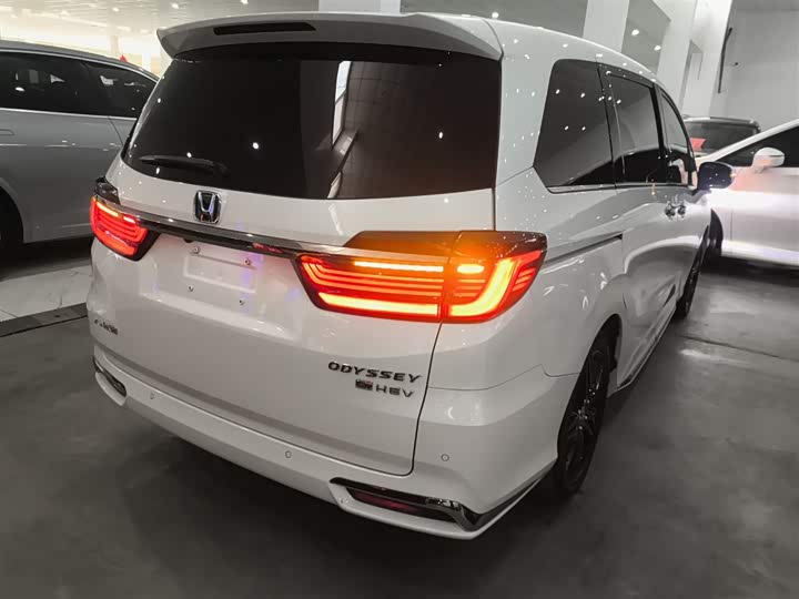 Фото 7 - Honda Odyssey