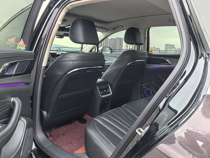 Фото 8 - Hongqi H5