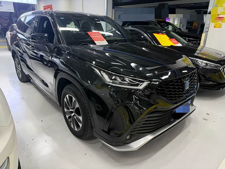 Фото 3 - Toyota Crown Kluger