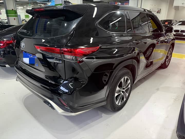 Фото 4 - Toyota Crown Kluger