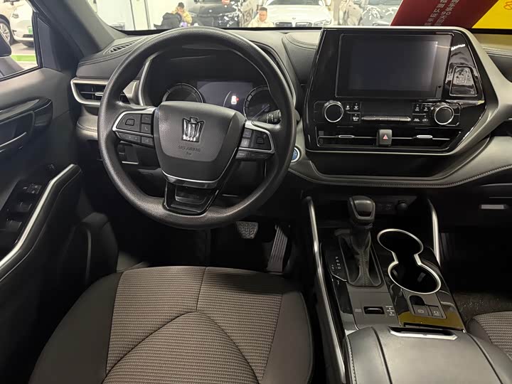 Фото 7 - Toyota Crown Kluger