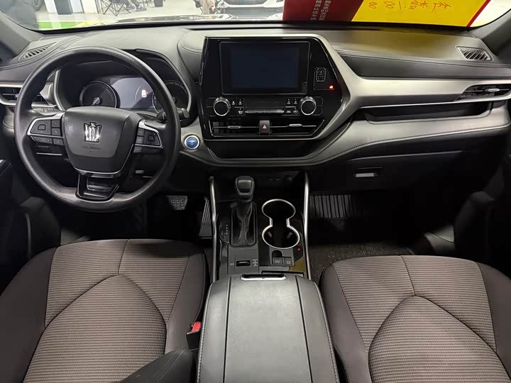 Фото 8 - Toyota Crown Kluger