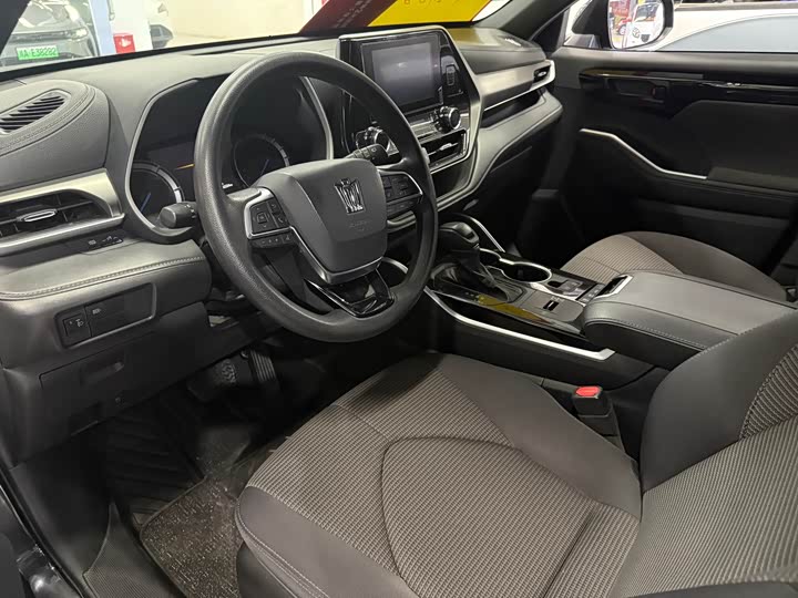 Фото 9 - Toyota Crown Kluger