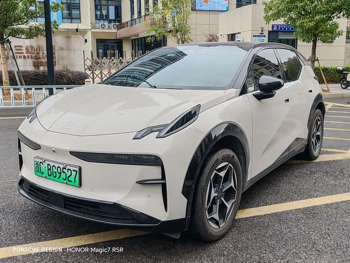 Фото 1 - Zeekr X