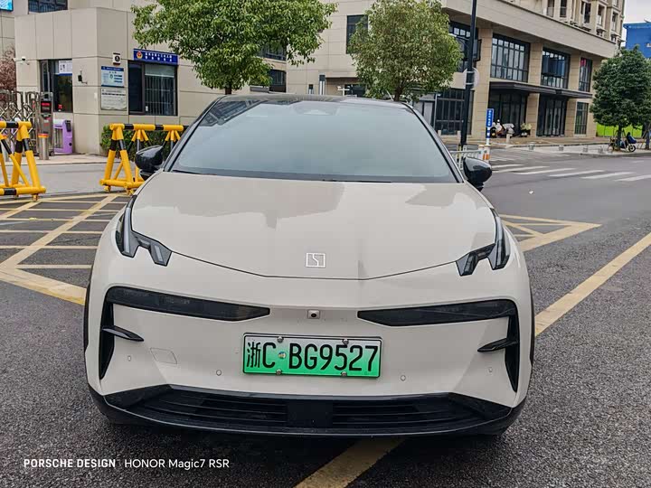 Фото 2 - Zeekr X