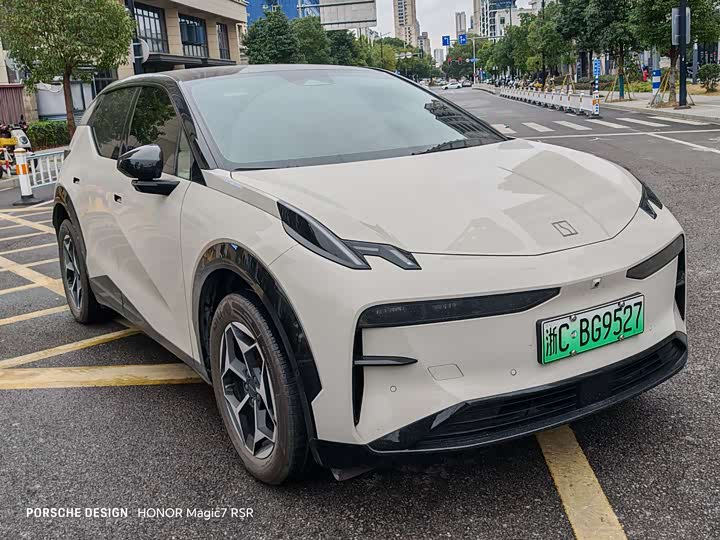 Фото 3 - Zeekr X