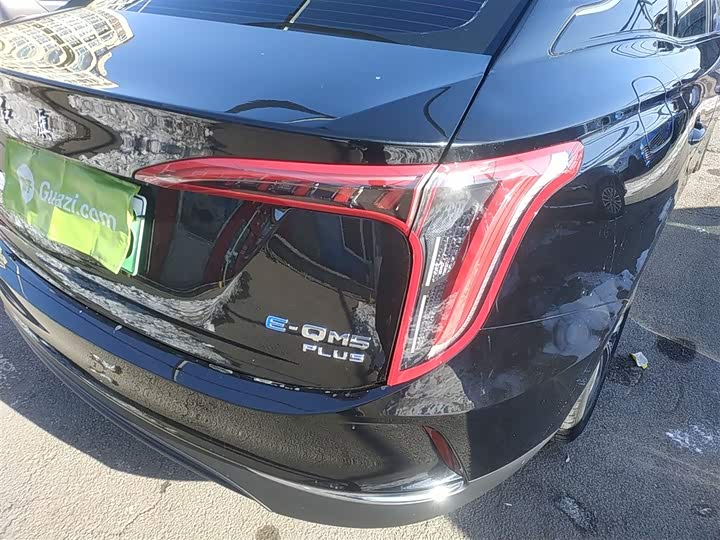 Фото 8 - Hongqi E-QM5