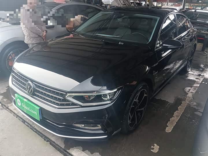 Фото 1 - Volkswagen Magotan