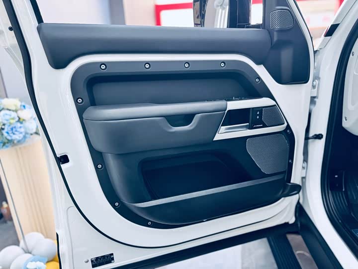 Фото 6 - Land Rover Defender