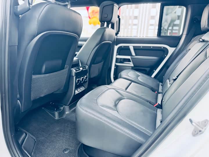 Фото 9 - Land Rover Defender