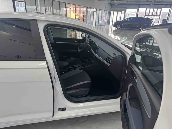 Фото 7 - Volkswagen Lavida