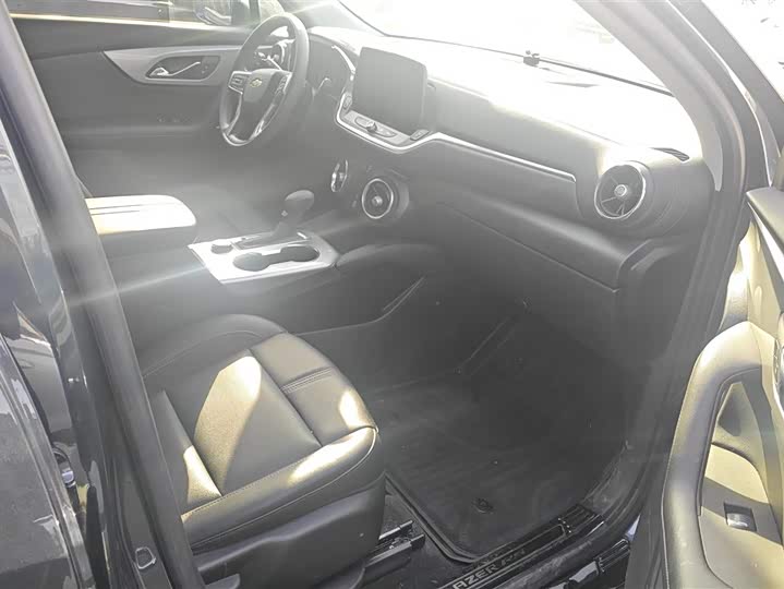 Фото 8 - Chevrolet Blazer