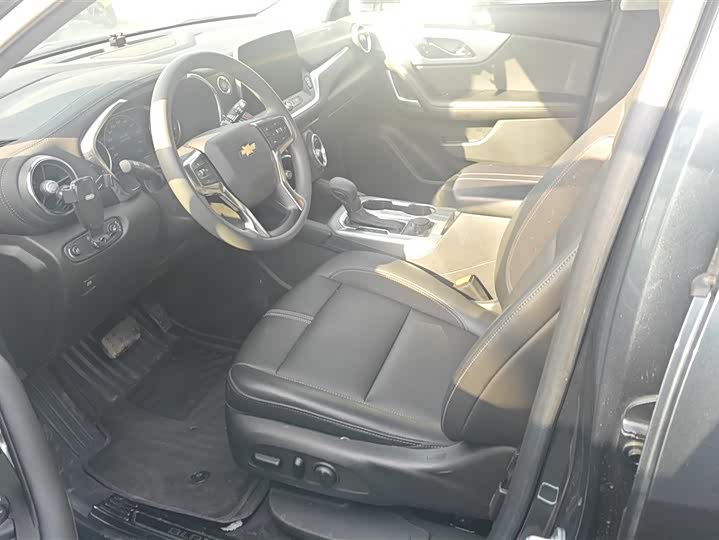 Фото 9 - Chevrolet Blazer