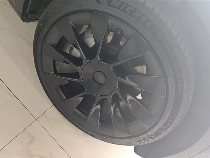 Фото 6 - Tesla Model Y