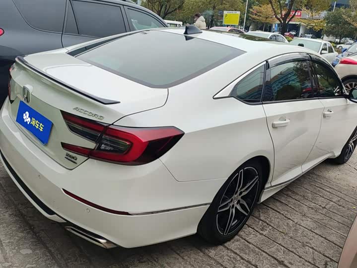 Фото 3 - Honda Accord