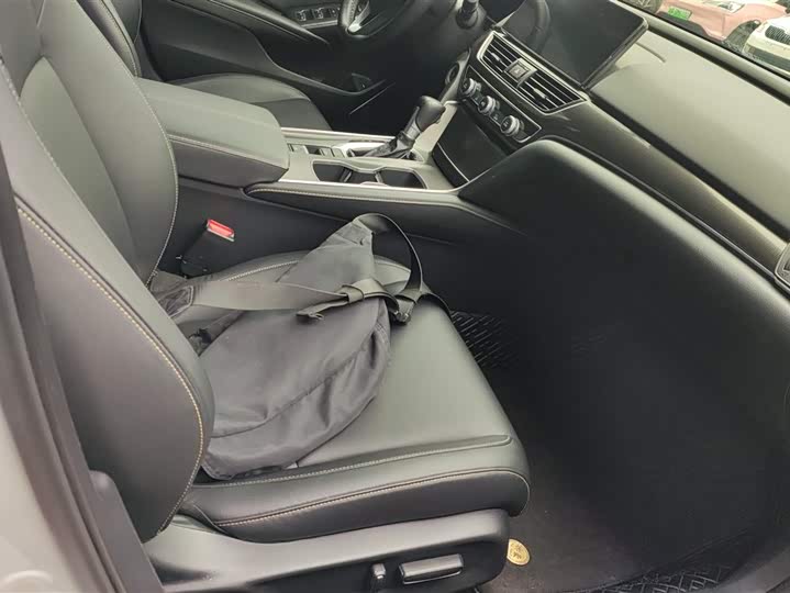 Фото 8 - Honda Accord