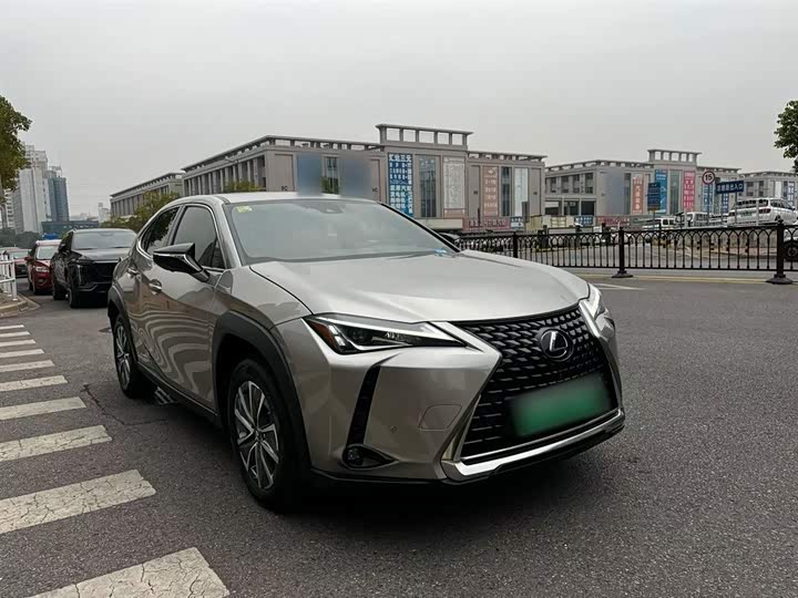 Фото 4 - Lexus UX Hybrid