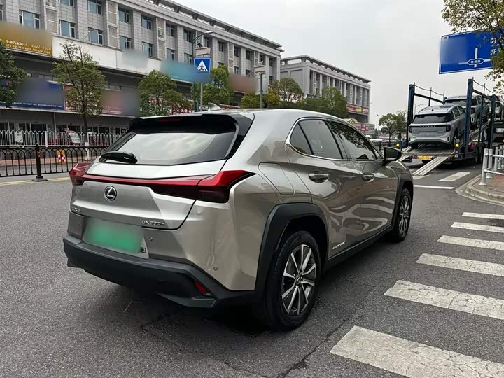 Фото 6 - Lexus UX Hybrid